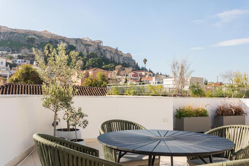 Цены на Elysian Apartments in Plaka by UPSTREET в Афины