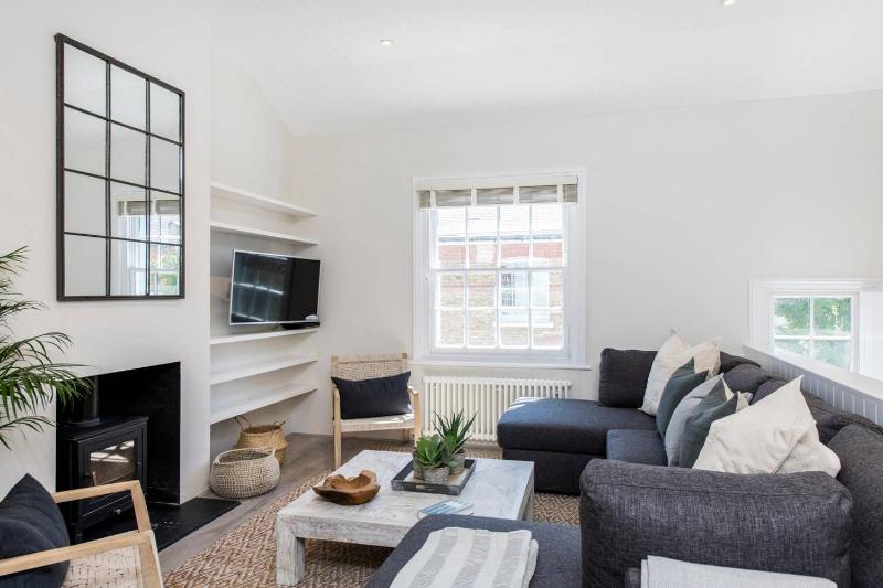 Divine 3 Bed House in Battersea — отель с удобствами в Лондоне