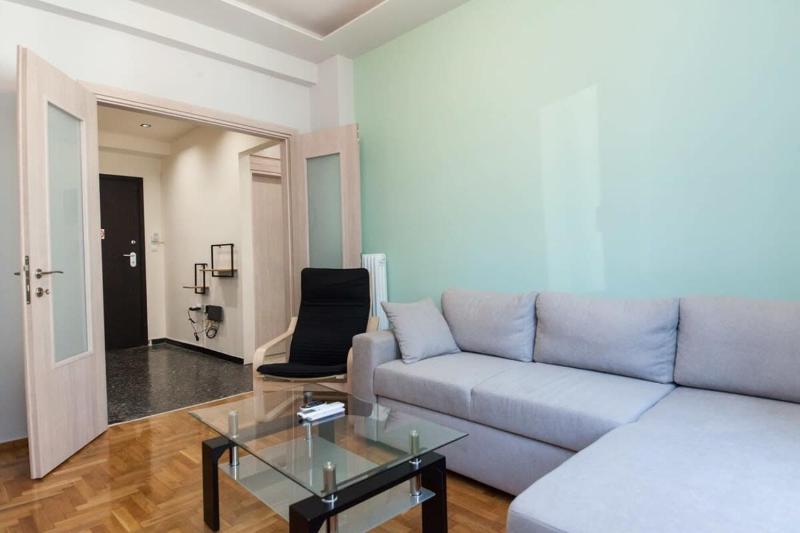 Modern Greek Living 1 Bd Apt in Dafni Athens — отель с удобным расположением в Афины