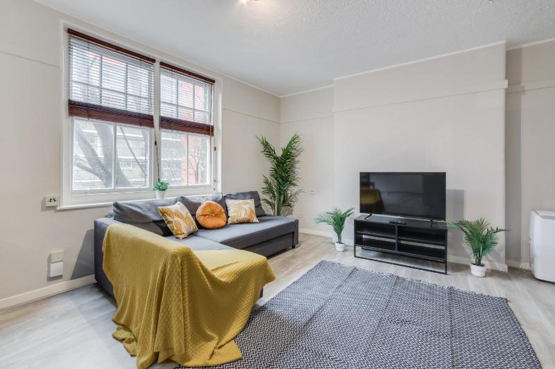 Spacious 1 Bed Apartment- Close to Kings Cross Station — забронировать отель в Лондоне