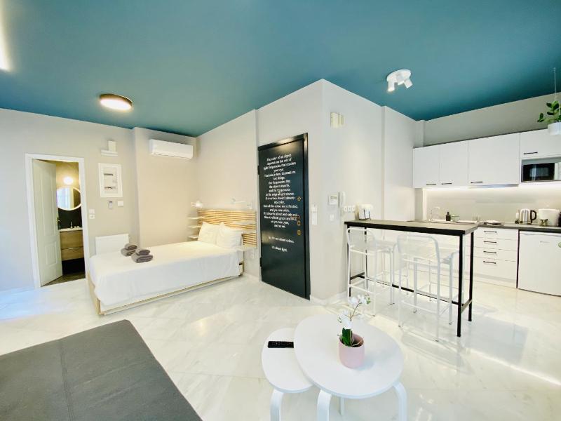 Central Syntagma Square Studio in Athens - Shell — комфортный отель в Афины