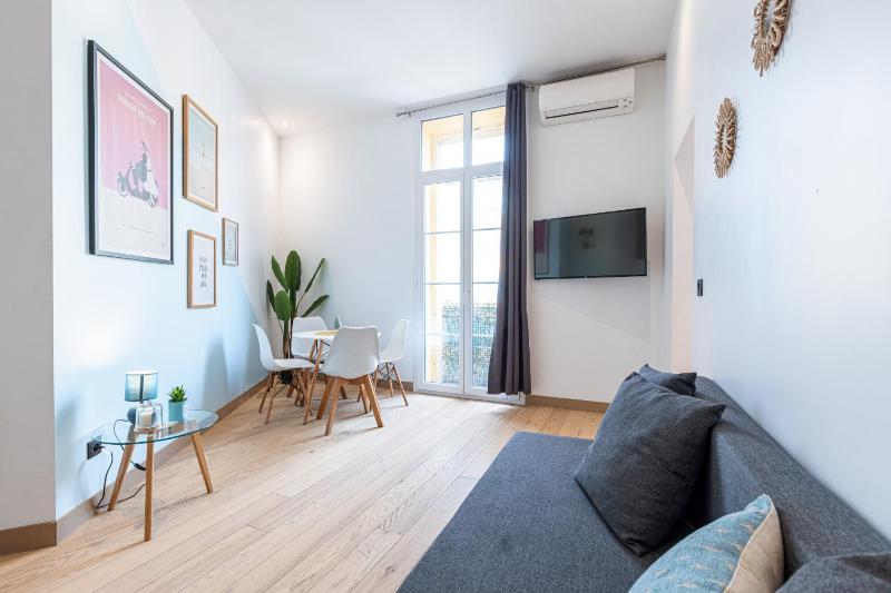 Garibaldi Square - Cosy 1bdr in the Old Town — отель с удобным расположением в Николь
