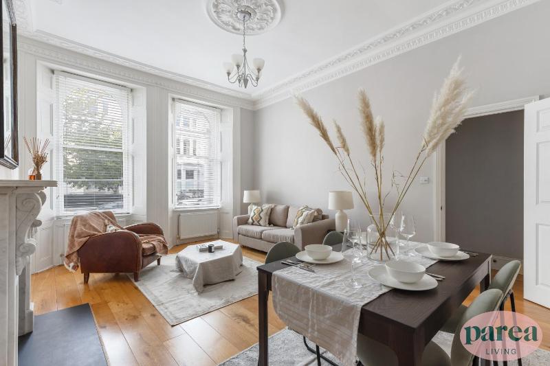 Parea Living - Notting Hill, Stylish 1-Bedroom Flat, Private Gardens, Remote Working — отель в Лондоне, Соединенное Королевство