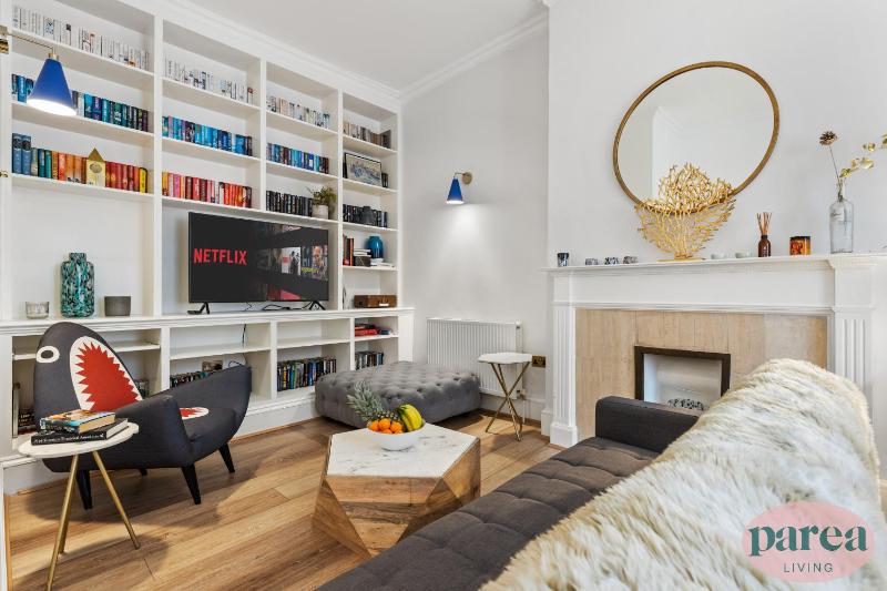 Цены на Parea Living - South Kensington, Elegant 1-Bedroom Flat, WFH Desk в Лондоне