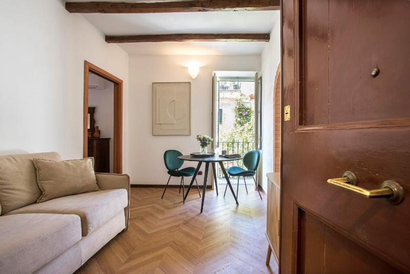 Palline Balcony Apartment — комфортный отель в Риме