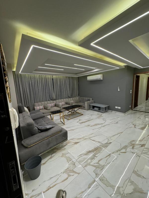 Bright apartment ( shqt wasʿt mn 3 ghrf ) — комфортный отель в Каире