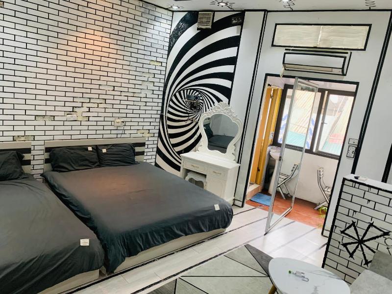 Heart of Quarter Twin room, Balcony, Projector — отзывы гостей и цены