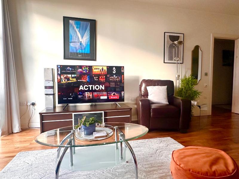 Цены на Central London Large 1 Bed flat with Balcony в Лондоне