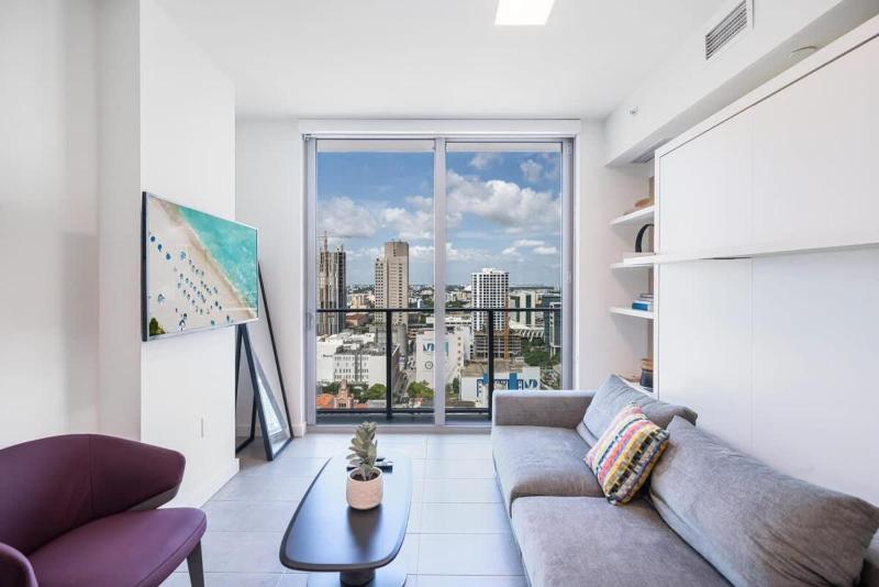 Sky-high1 BR Downtown Miami's heart - Pool & Gym — отель с удобным расположением в Майами