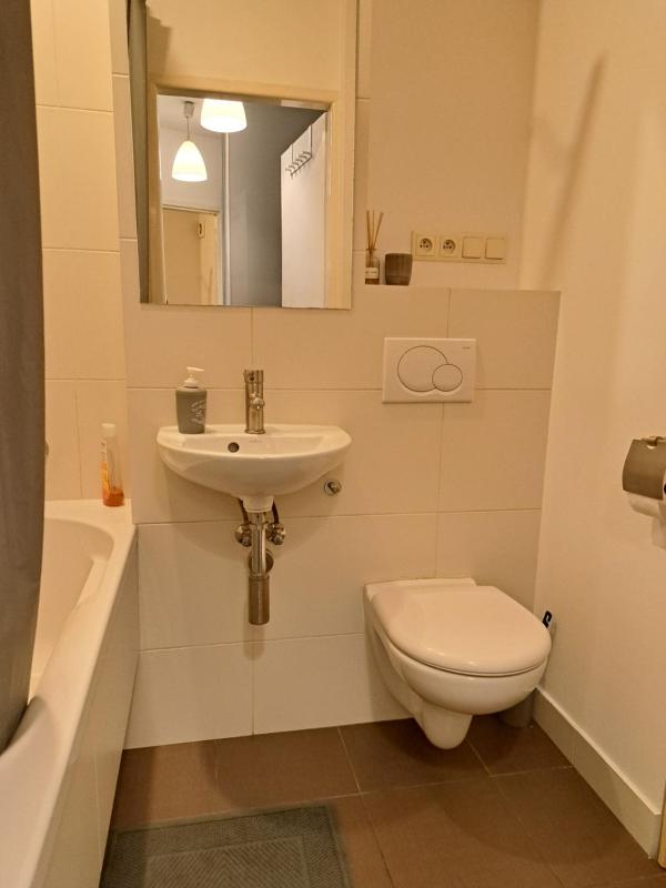 Bright and cozy 34m apartment near metro M2 and tram — комфортный отель в Варшаве