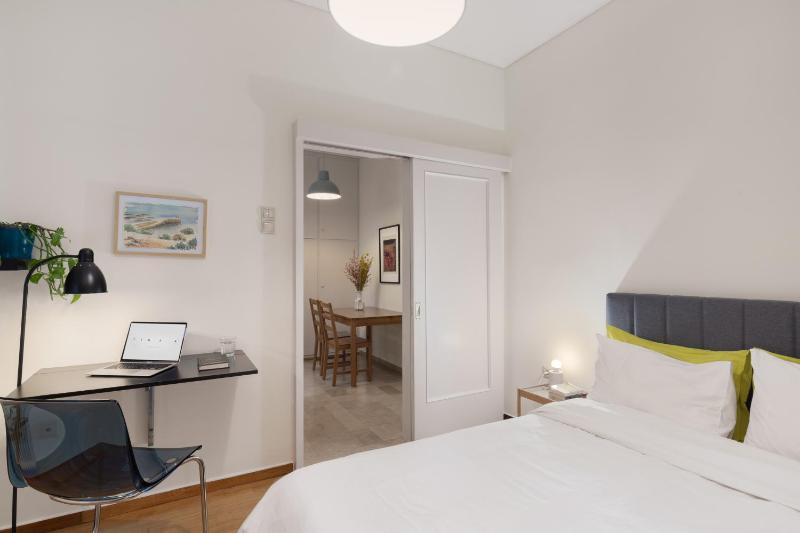 Homely Apt in Neapoli, Exarcheia — отель с удобным расположением в Афины