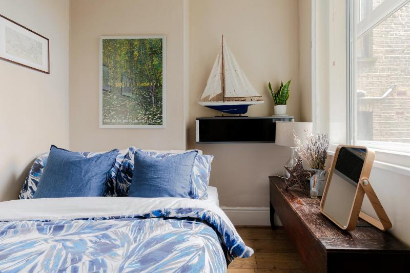 Artistic Central London Flat, 2 minute walk to the station! — отзывы гостей и цены