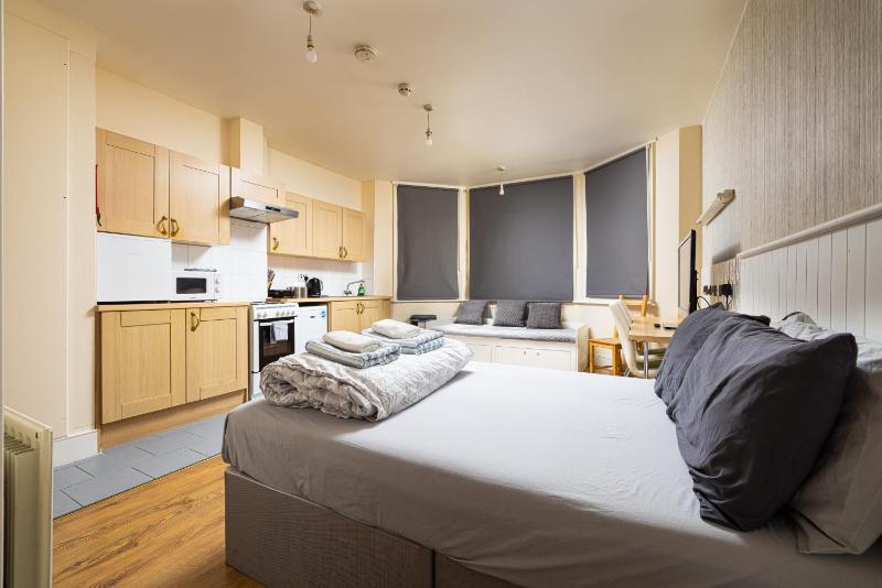 Very Large Studio on Finchley Road 11 — забронировать отель в Лондоне