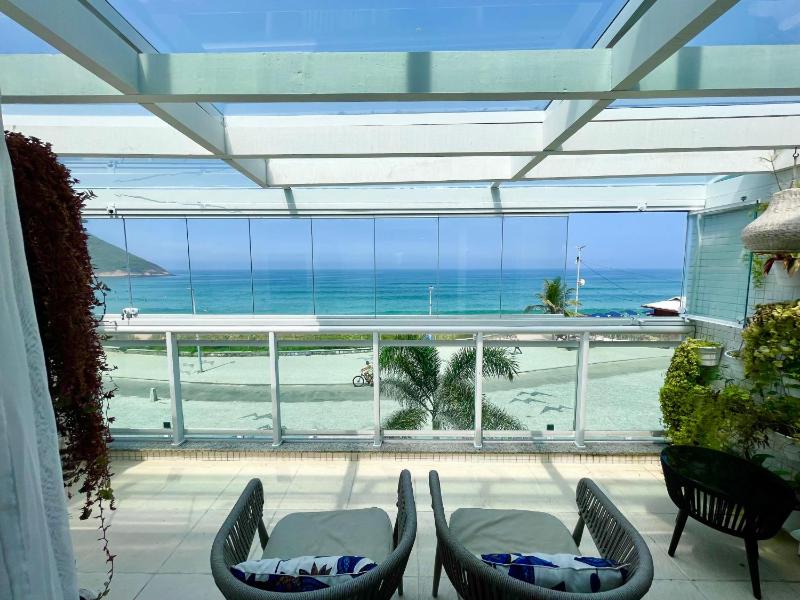 Frente mar- Apto pe na areia com charme e conforto — отель с удобным расположением в Рио