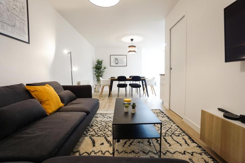 Spacious Apartment near the Champs de Mars — забронировать отель в Париже