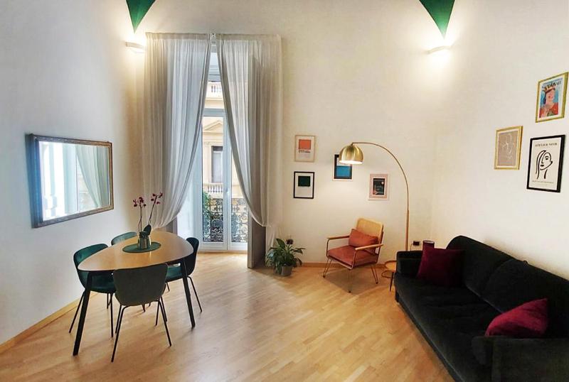 Maison In Centro — отель в Неаполе, Италия