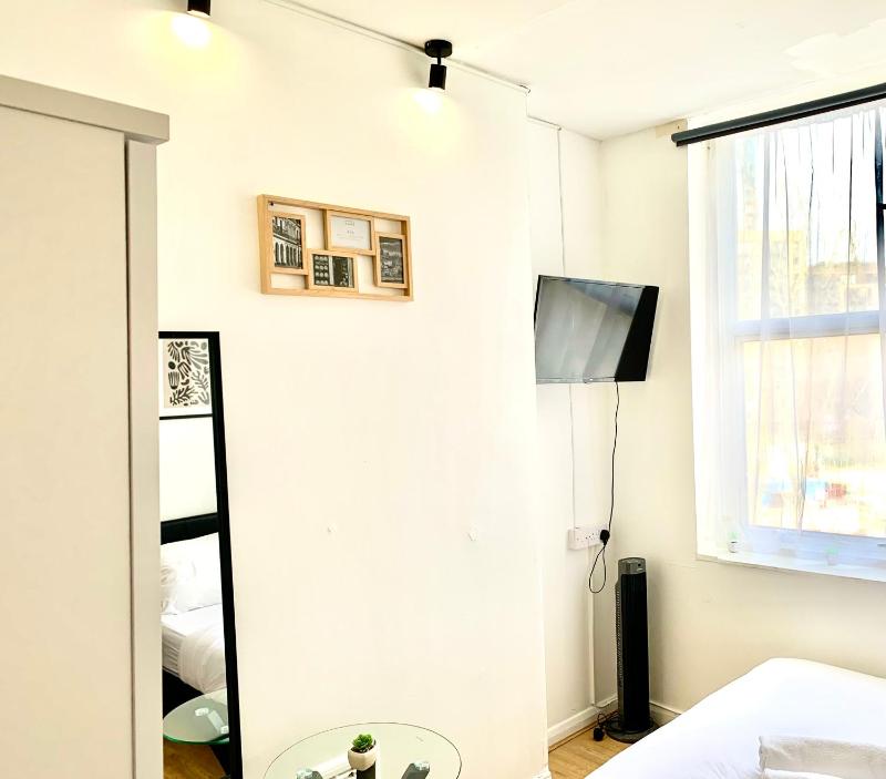 Private studio flat in London — забронировать отель в Лондоне