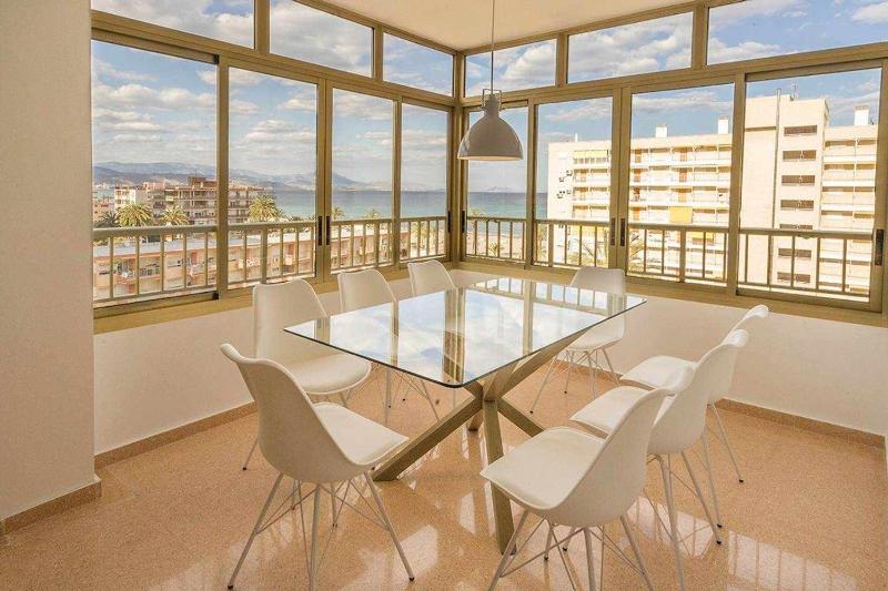 Apartamento Maria Luisa 8 pax — отель с удобствами в Аликанте