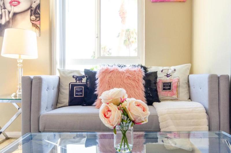 Цены на Loft apartments at Hollywood FREE parking close to Studios Universal в Лос-Анджелесе