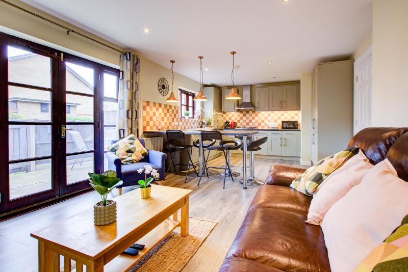 Spacious & Modern 2 Bed sleeps 5 in Walthamstow — отель с удобствами в Лондоне