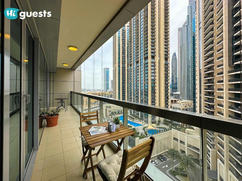 HiGuests - Royal 2BR Apt With Balcony Near Burj Khalifa — забронировать отель в Дубае