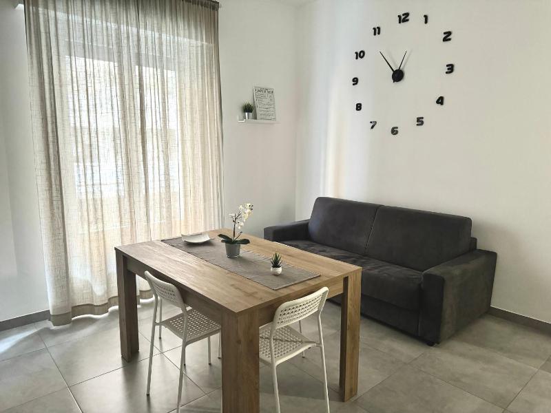 HOLIDAY HOUSE ORLANDO — комфортный отель в Палермо