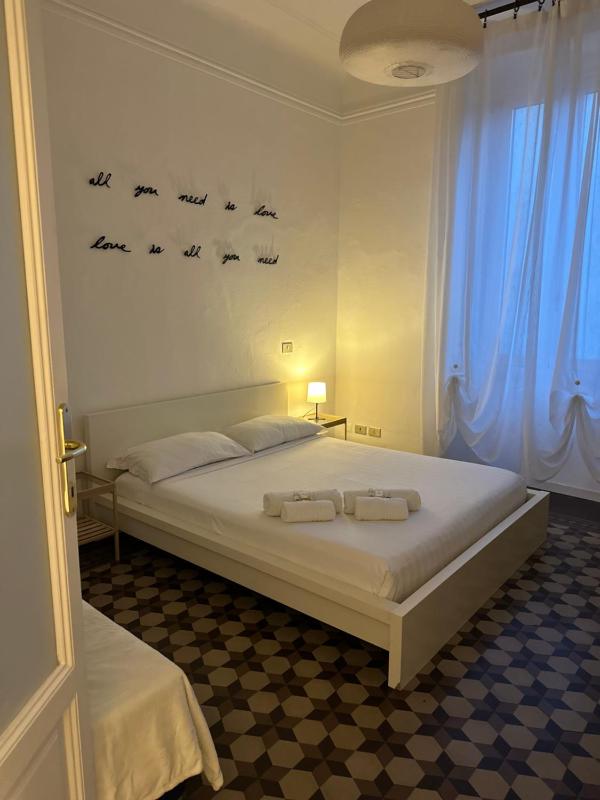 Xenia Apartments - Bright and elegant apartment — отель с удобствами в Милане