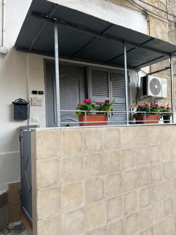 FALCONE HOUSE — отель с удобствами в Неаполе