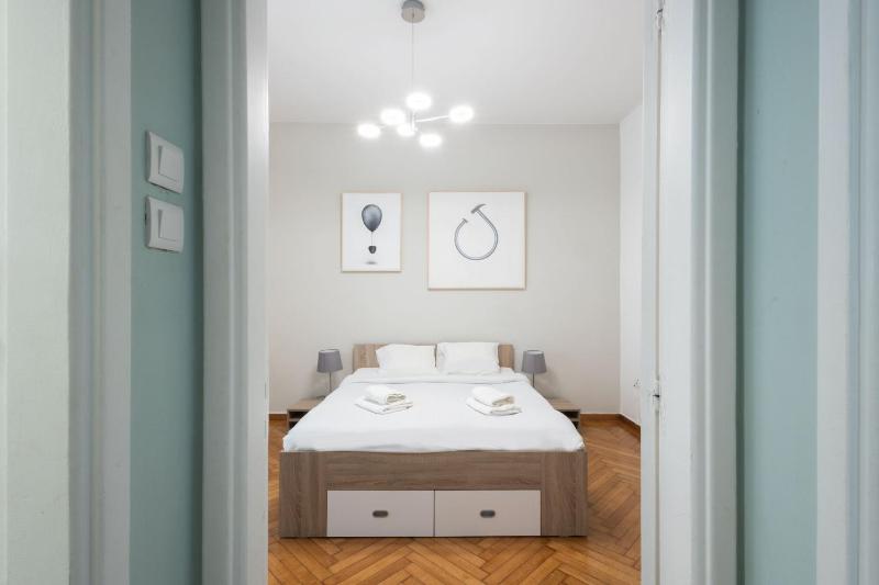 Cute and central apt for 3 — забронировать отель в Афины