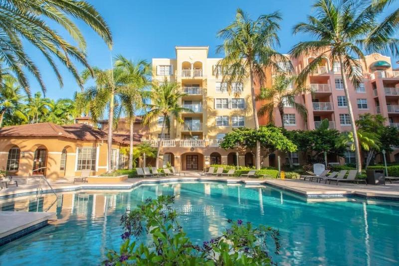 Modern 2BR Haven: Prime Aventura Living — комфортный отель в Майами