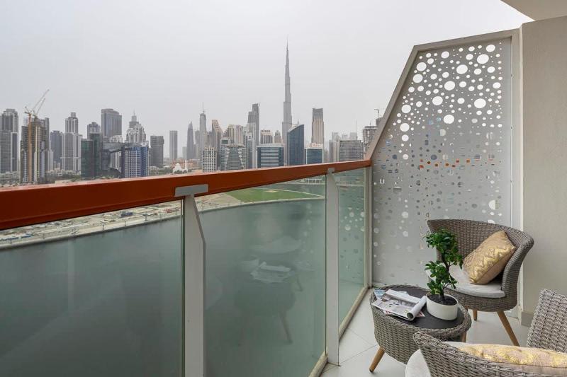 Frank Porter - Millenium Binghatti Residences — забронировать отель в Дубае