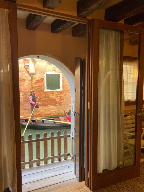 Цены на Lovely flat with canal view near Rialto Bridge в Венеции