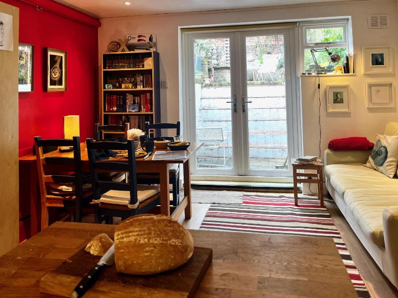 Comfy child/dog friendly garden flat heart Camden — отзывы гостей и цены