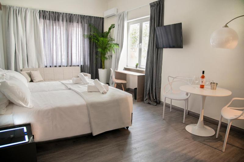 Celia Residence — забронировать отель в Афины
