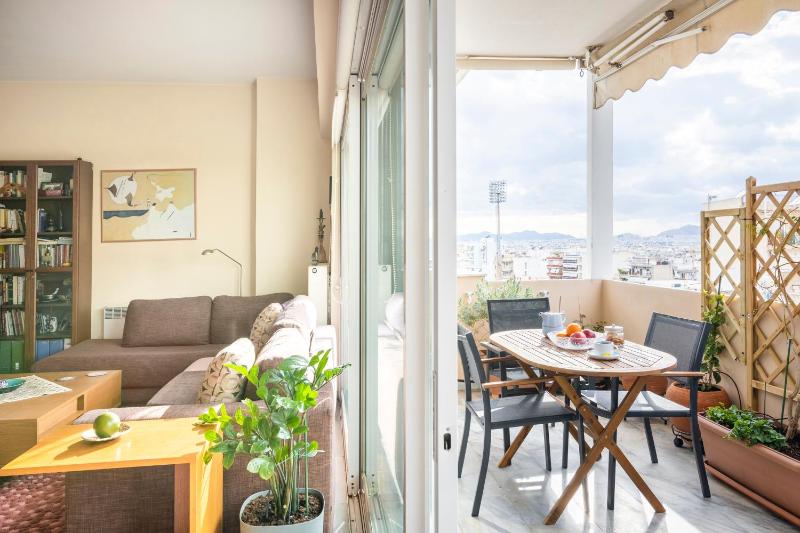 Akropolis view flat near Koukaki and Plaka — отель с удобствами в Афины