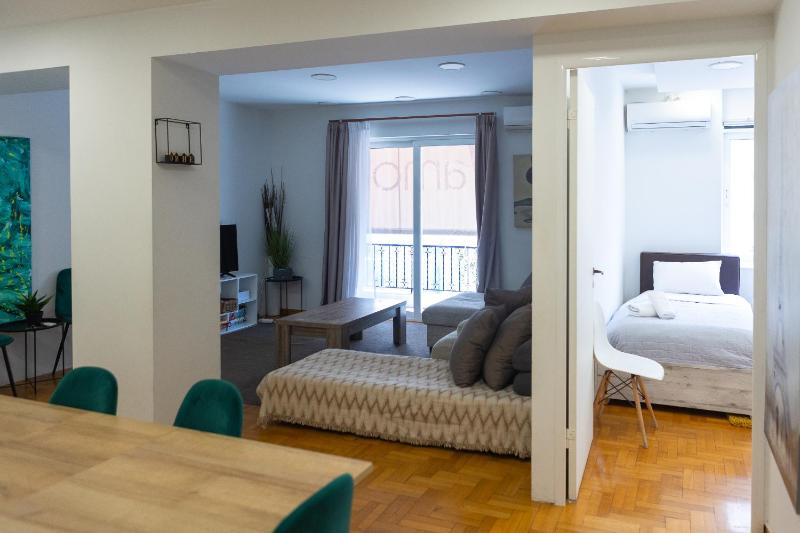 Acropolis View 4-BD Central Apartment — отель с удобным расположением в Афины