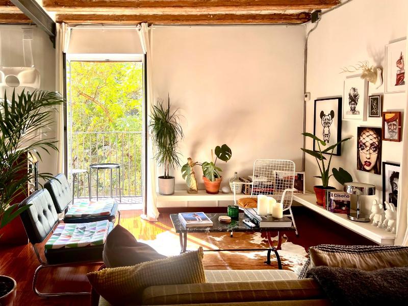 Цены на Artsy-Stylish apartment in the heart of Barcelona в Барселоне