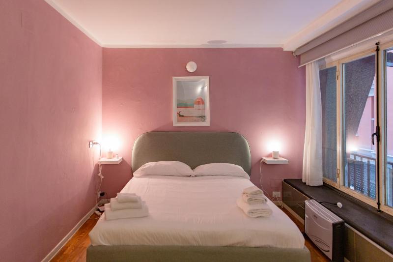 Modern Studio Apartment In Front Of Ponte Vecchio — отель с удобствами в Флоренции