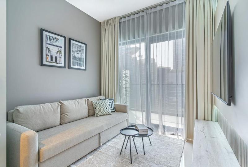 Sky View 1br Apartment Near Metro & Burj Khalifa — отель с удобным расположением в Дубае