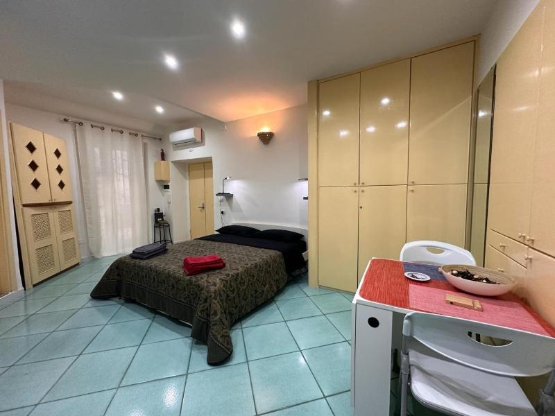 'a casa toja (neapolitan holiday home) — отель в Неаполе, Италия