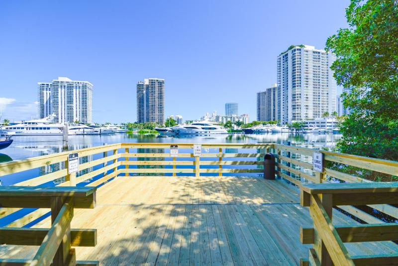 Lux Condo at Yacht Club 10 min from Beach — отзывы гостей и цены