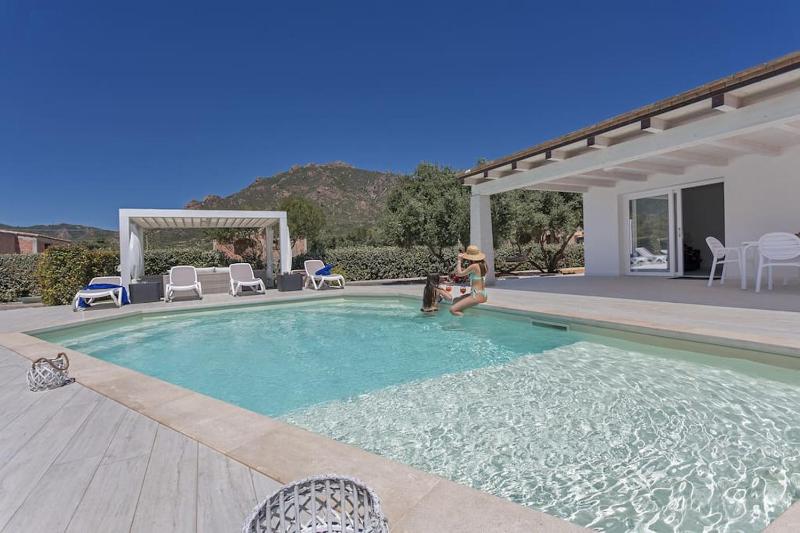 Villa Claudia a Tertenìa - Lusso con piscina privata