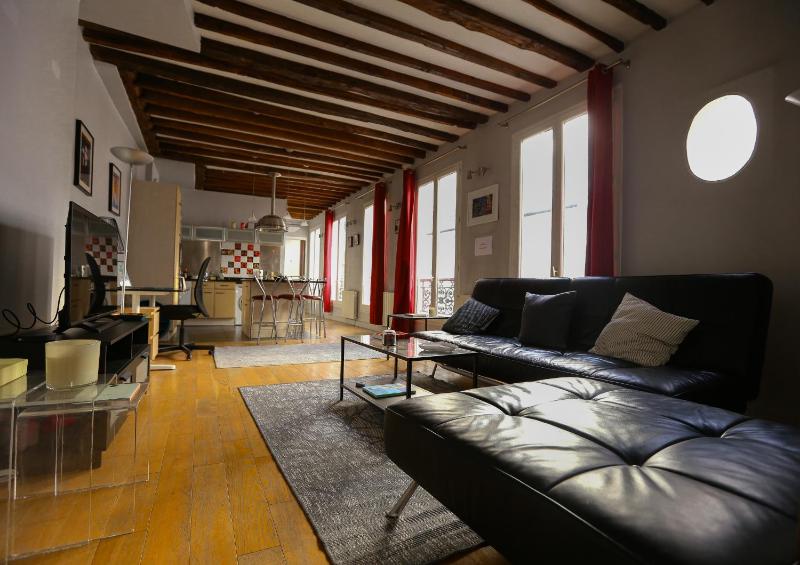 Appartement au coeur du Marais — отель с удобствами в Париже