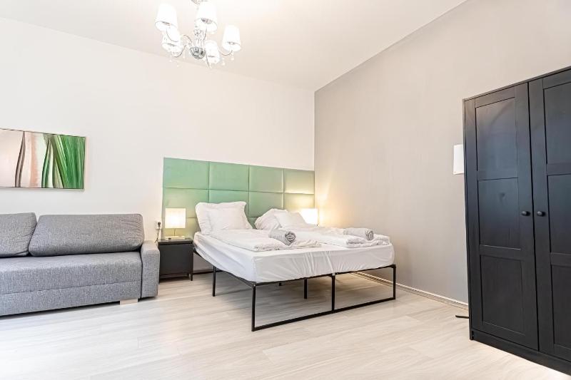 Цены на Danube Delight: Elegant Getaway Near Prater Stern в вене