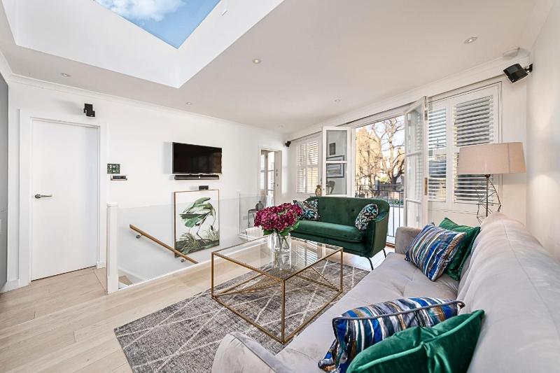 Kensington Oasis Central London 2BR Private House - Near Harrods, Kensington Palace, and other London Attractions — отель с удобствами в Лондоне