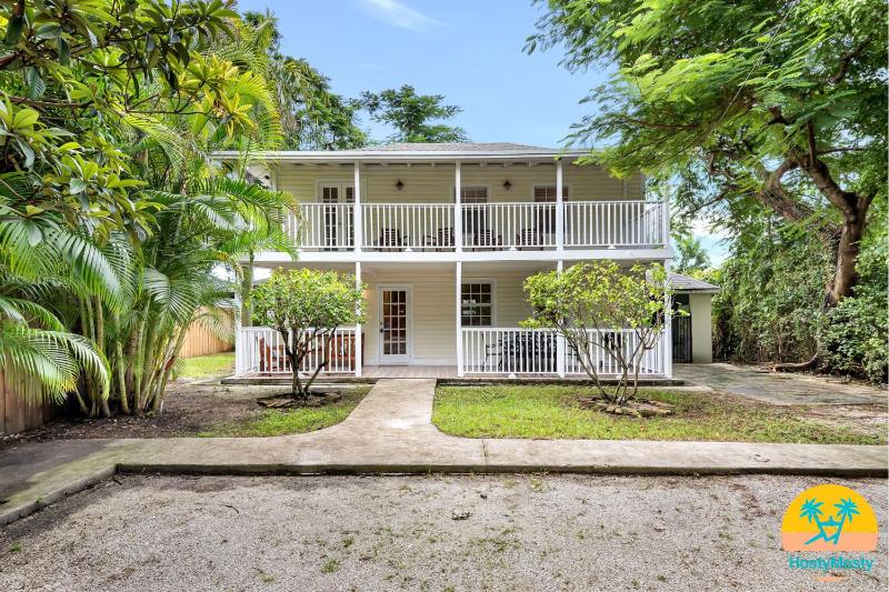 Casa Del Rio 4 Bed 2 Bath Next to River 1826 — отель с удобным расположением в Майами