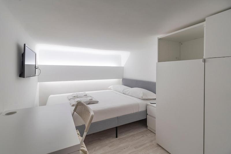 I Host Apartment - Caretto 6 — отель в Милане, Италия