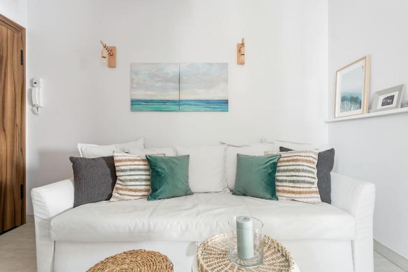 Romantic Love-Nest Studio Near Acropolis & Metro — отель с удобствами в Афины