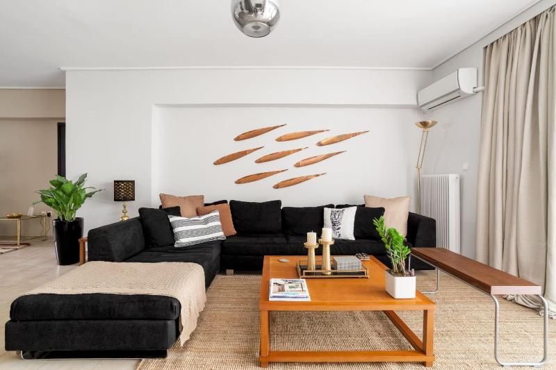 Цены на Fresh Detailed Stylish Apartment at Acropolis в Афины