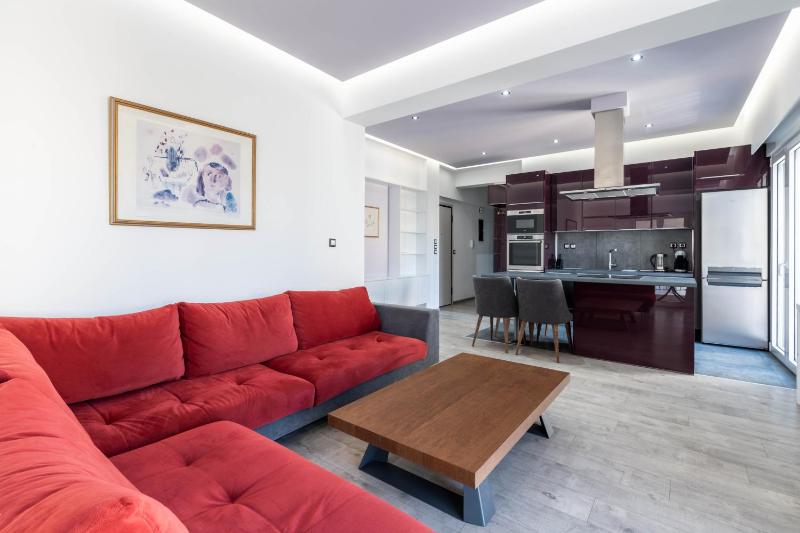 Luminous & Elegant 2BR in Koukaki 10' to Acropolis — забронировать отель в Афины